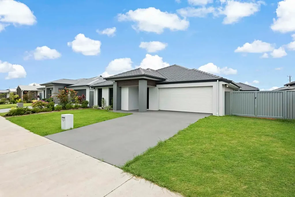 Evans Head 4 Bedroom Exquisite Residence with Pool