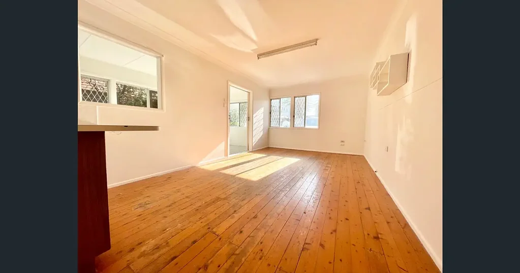 Beachside Ground Floor Unit, Walk To Beach !!