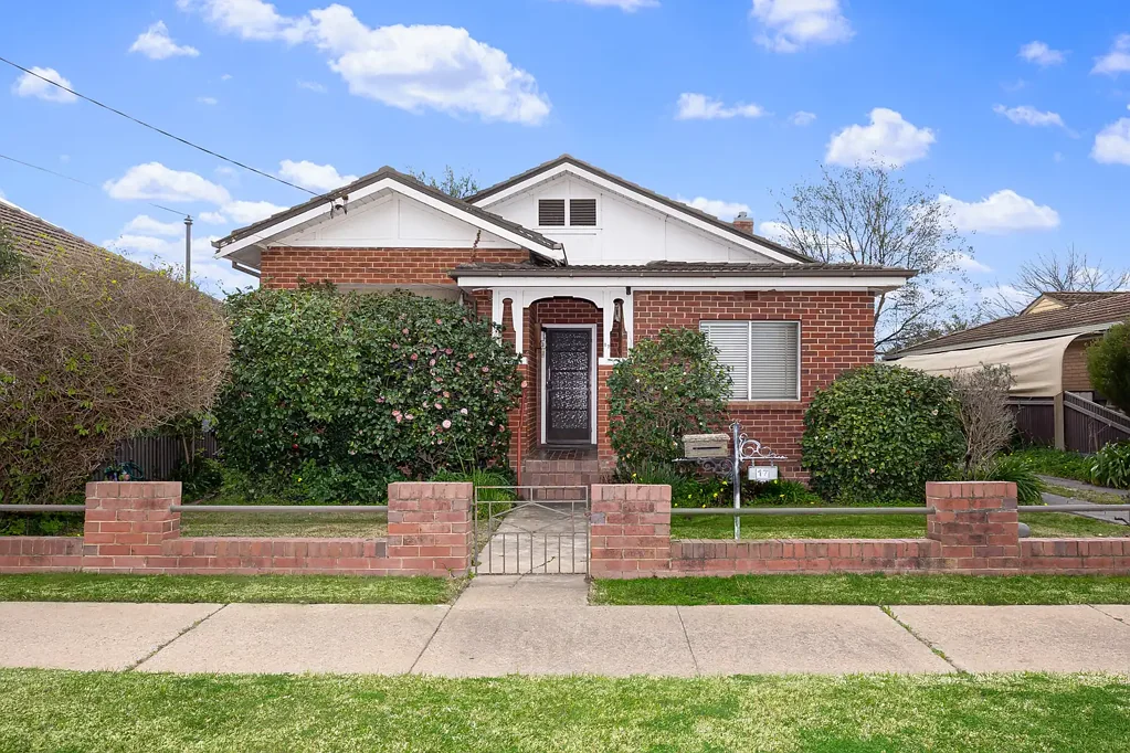 Wagga Wagga 3બેડરૂમ Renovator's Opportunity with Exciting Potential