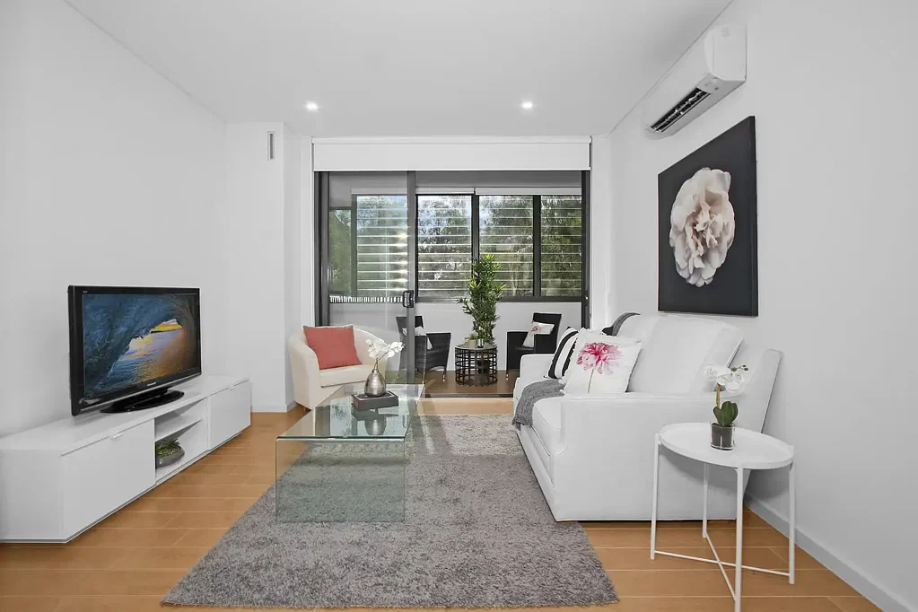 Modern one bedroom plus study with winter garden