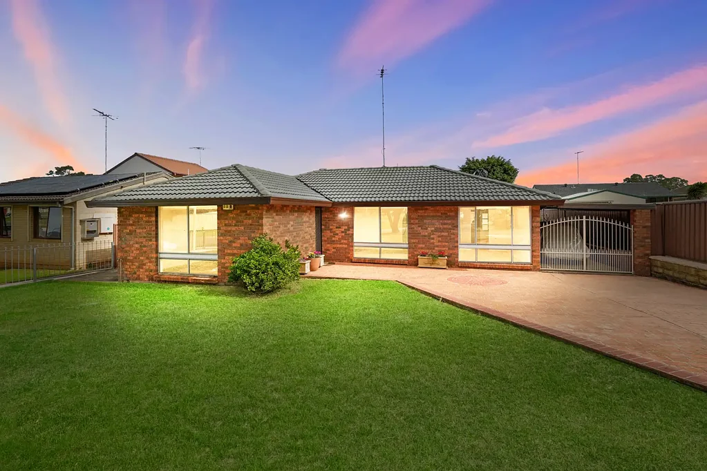 11 Dobell Circuit, St Clair, NSW 2759