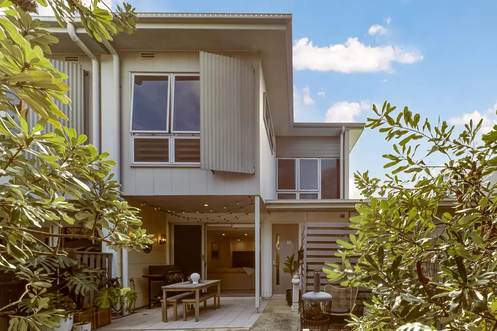 Mountain Creek 3房  TIMED SALE ENDING 22ND AUGUST OPEN TO ALL BUYERS WITH OR WITHOUT CONDITIONS