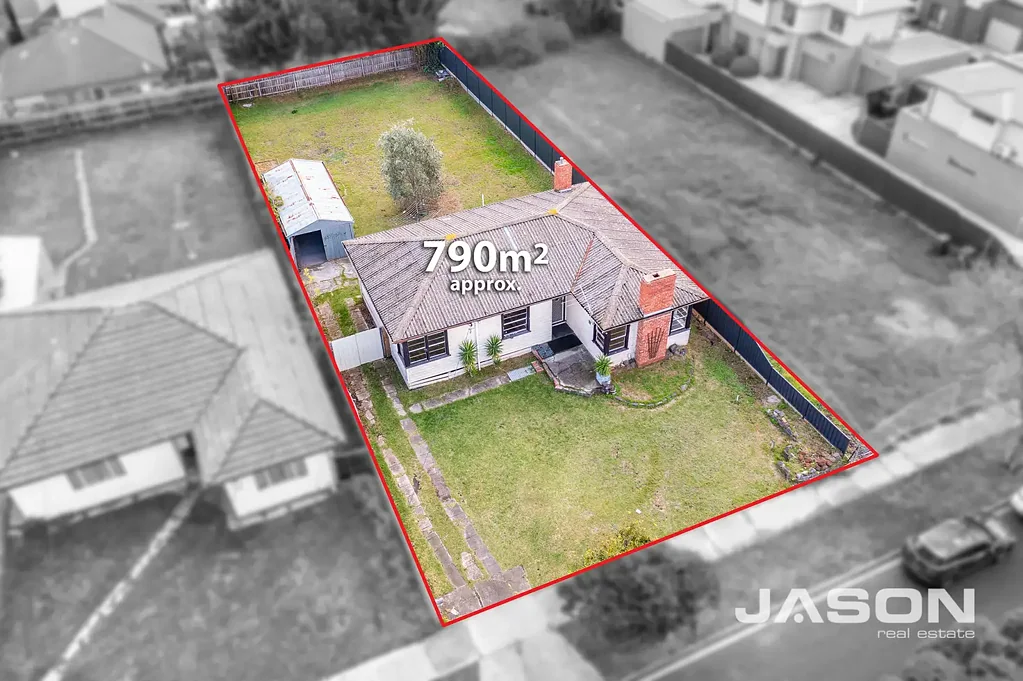 St Albans 3 Bedroom All about location and land size (790m2)