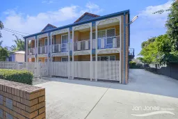 Unit 2/38 Hawthorne St, Woody Point