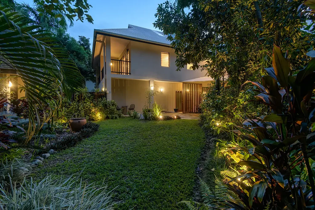 Port Douglas 3 Bedroom LUXURY VILLA IN GATED ESTATE