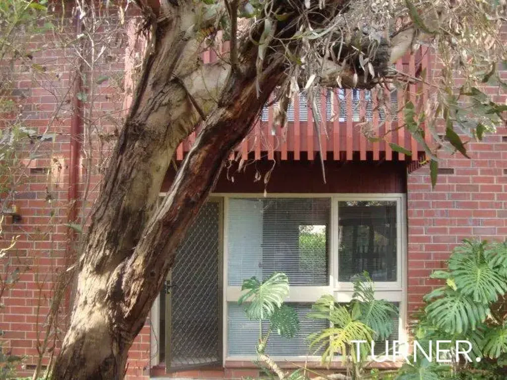 Modern Townhouse in Quiet Garden Setting, but so Close to the City!