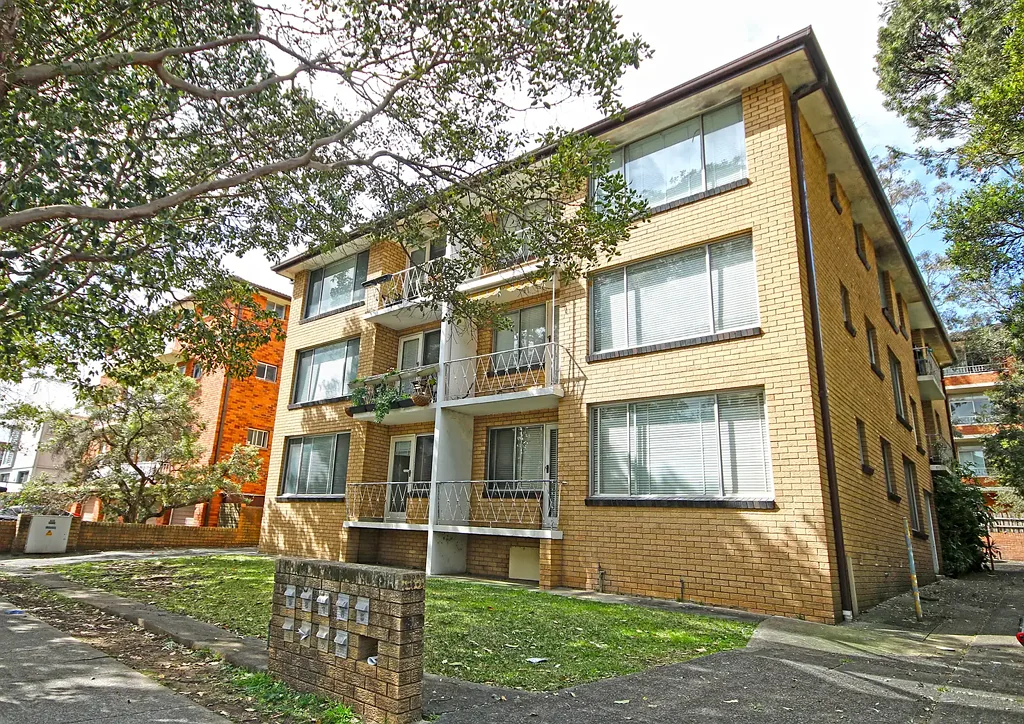 Recently renovated, 2 bedroom residence situated in well-maintained complex
