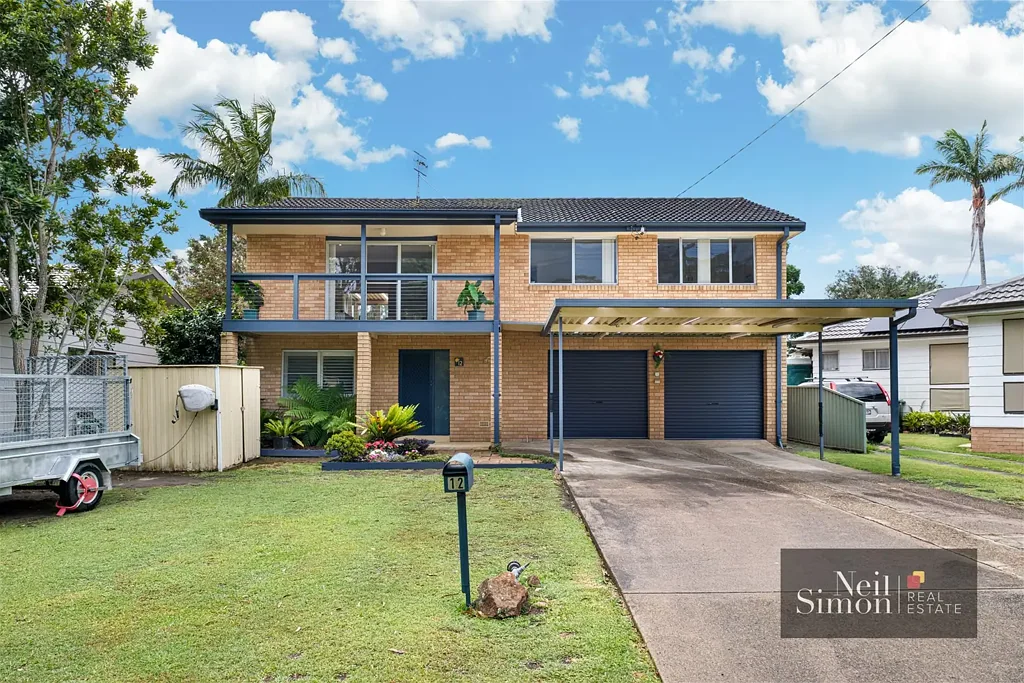 Soldiers Point 5房  Spacious Coastal Living Just Steps from the Water