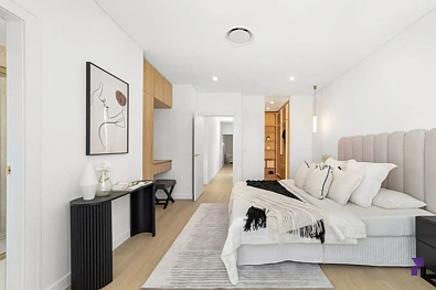 12A Breasley Avenue, Yagoona, NSW 2199, 5房, 4浴, Apartment