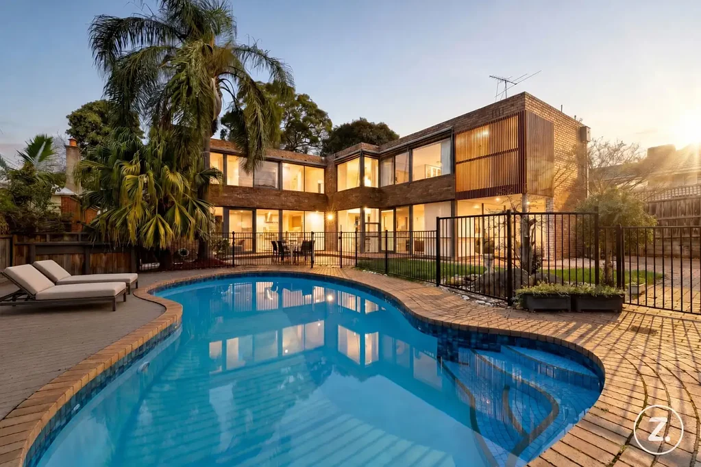 Camberwell 6房 建筑师设计的卓越家庭住宅，带有朝北花园，占地约975平方米 Architect-Designed Family Excellence with North-Facing Gardens on 975sqm (approx.)