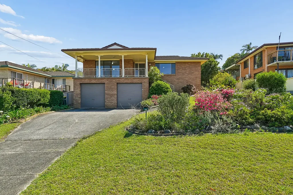 Coffs Harbour 4ਬੈੱਡਰੂਮ A Leafy Central Retreat With Space To Entertain