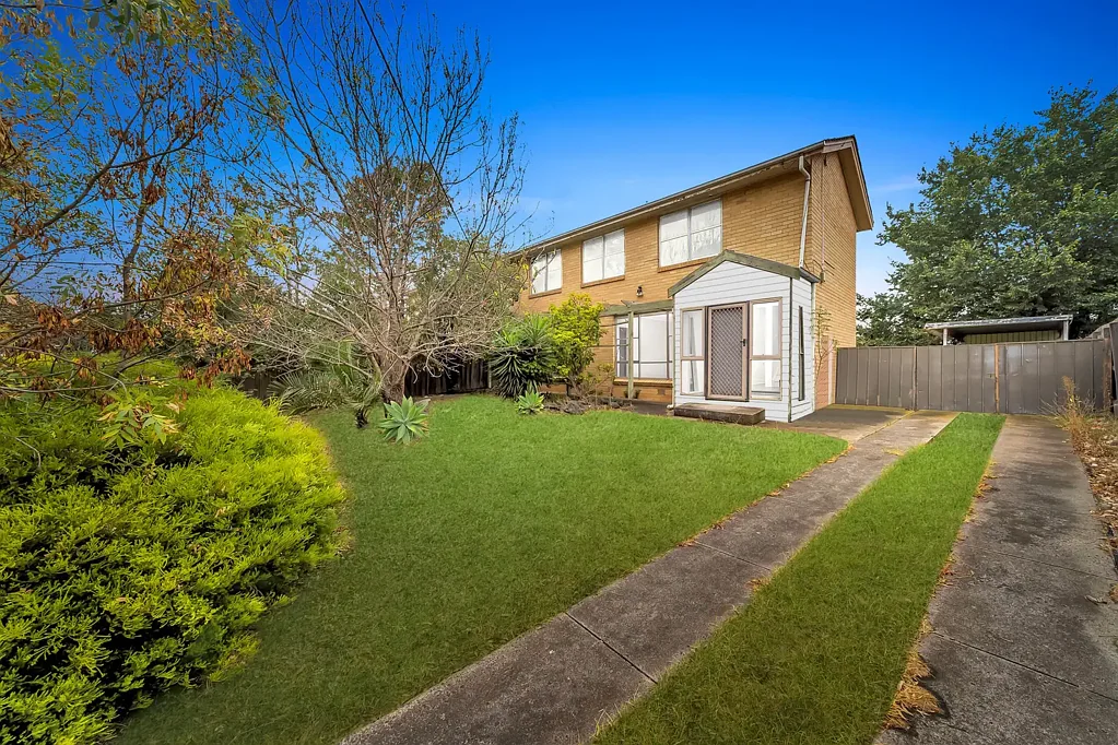 Werribee 3침실 Developer's Dream with A Choice Of Options Just Meters Away From Werribee Station!!