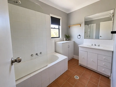 76 Bullinda Street, Dunedoo, NSW 2844, 3 Bedrooms, 1 Bathrooms, House