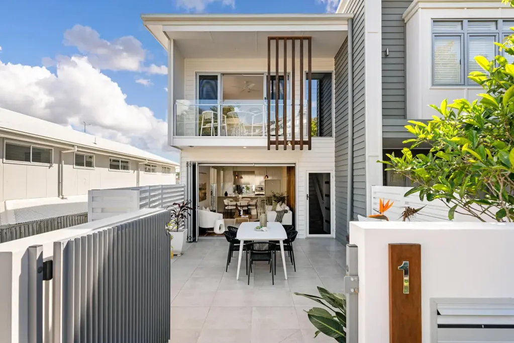 1/15 Brinawa Street, Camp Hill, QLD 4152