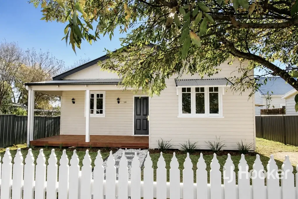 Inverell 4房  Classic Charm Meets Modern Luxury – Fully Renovated Family Home