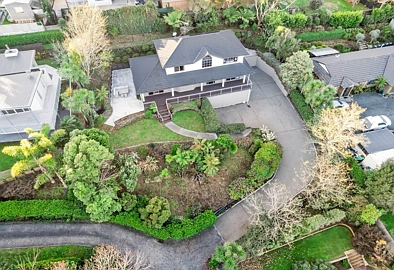 Luxury Manor-Style Home in Premium Pukekohe Lo...