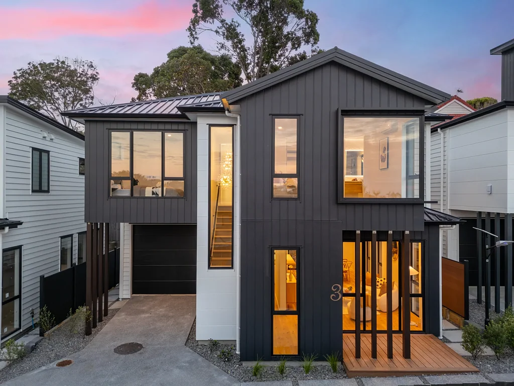 Campbells Bay 4房  RANGITOTO & WESTLAKE ZONES. SEA VIEWS. BRAND NEW.