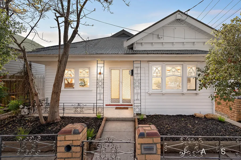 Footscray 2Kwarto Undeniable Heritage Charm, Coveted Lifestyle Location