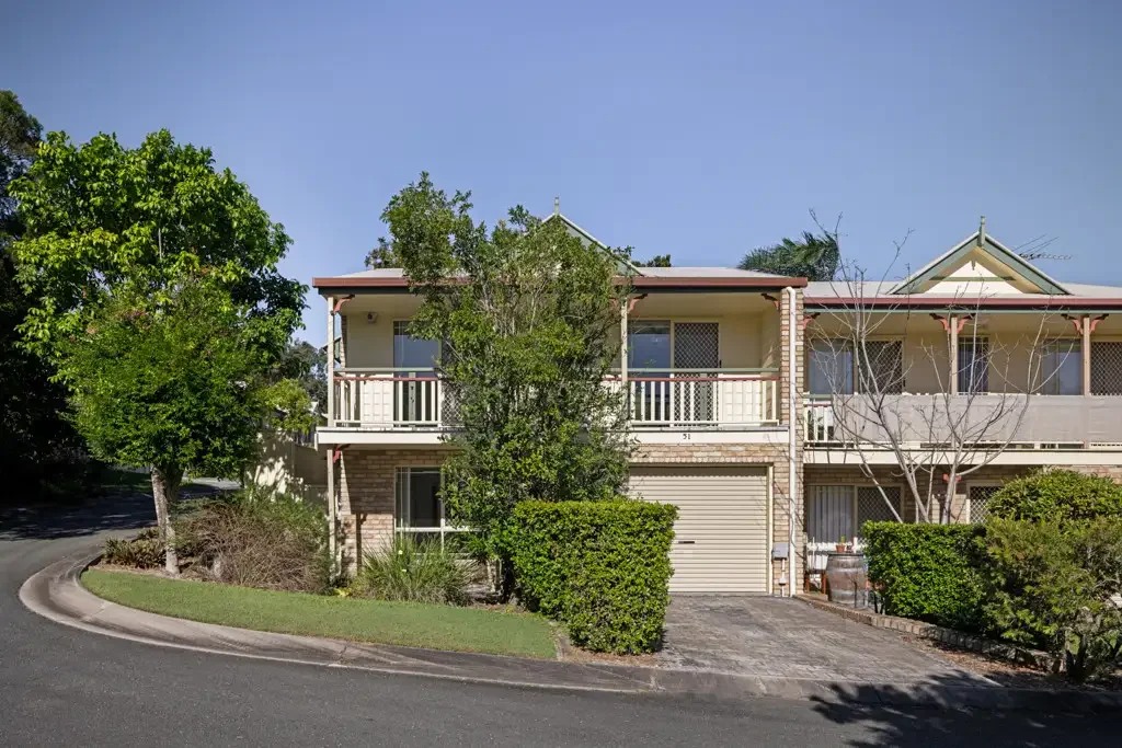 Spacious 3 Bedroom Townhouse with Pool in Complex