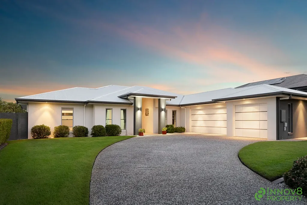 Cashmere 4 Slaapkamer Luxurious Family Entertainer With Triple Garage, Multiple Living Areas & Exceptional Outdoor Living!