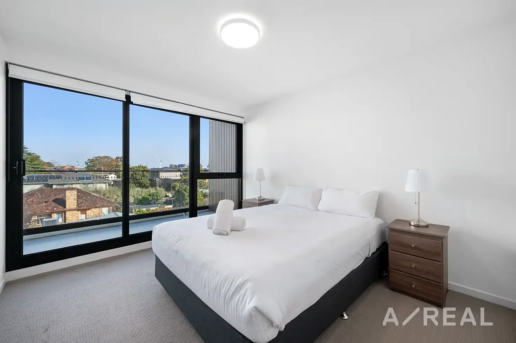 Stylishly Furnished 2-Bedroom Apartment in Prime Malvern East Location