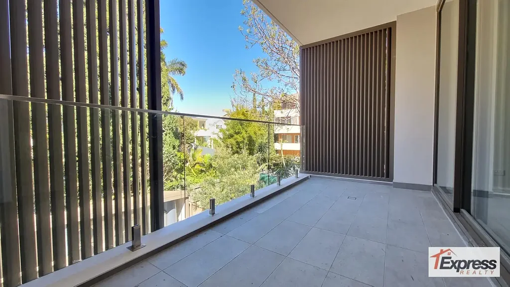 STUNNING DESIGNER THREE BEDROOM SPLIT LEVEL APARTMENT