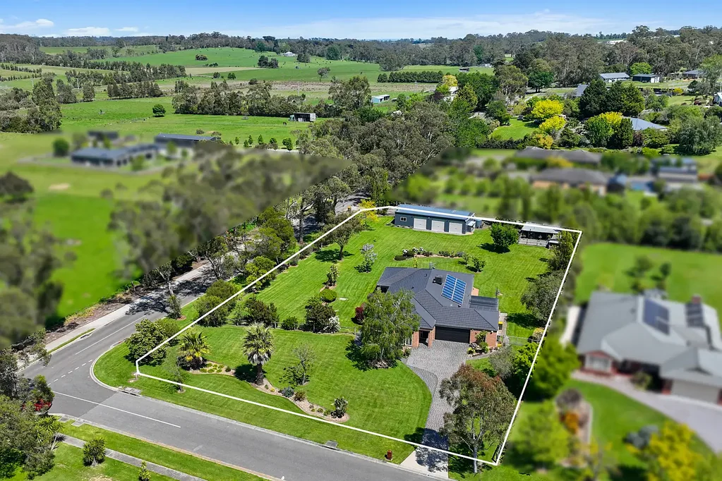 Drouin 4chambre Quality Home, Acre Allotment, Large Shed, Exclusive Location