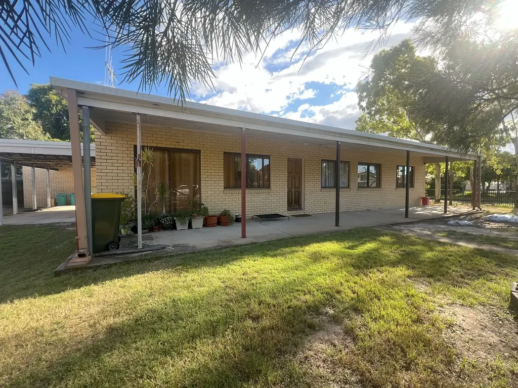 Woodgate 3chambre Beachside Opportunity – Renovate or Redevelop