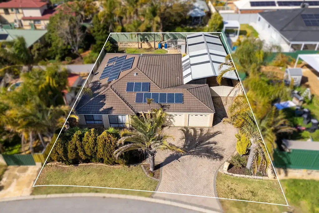 Baldivis 5房  Spacious Family Living with the Ultimate Workshop, Caravan Parking & Side Access