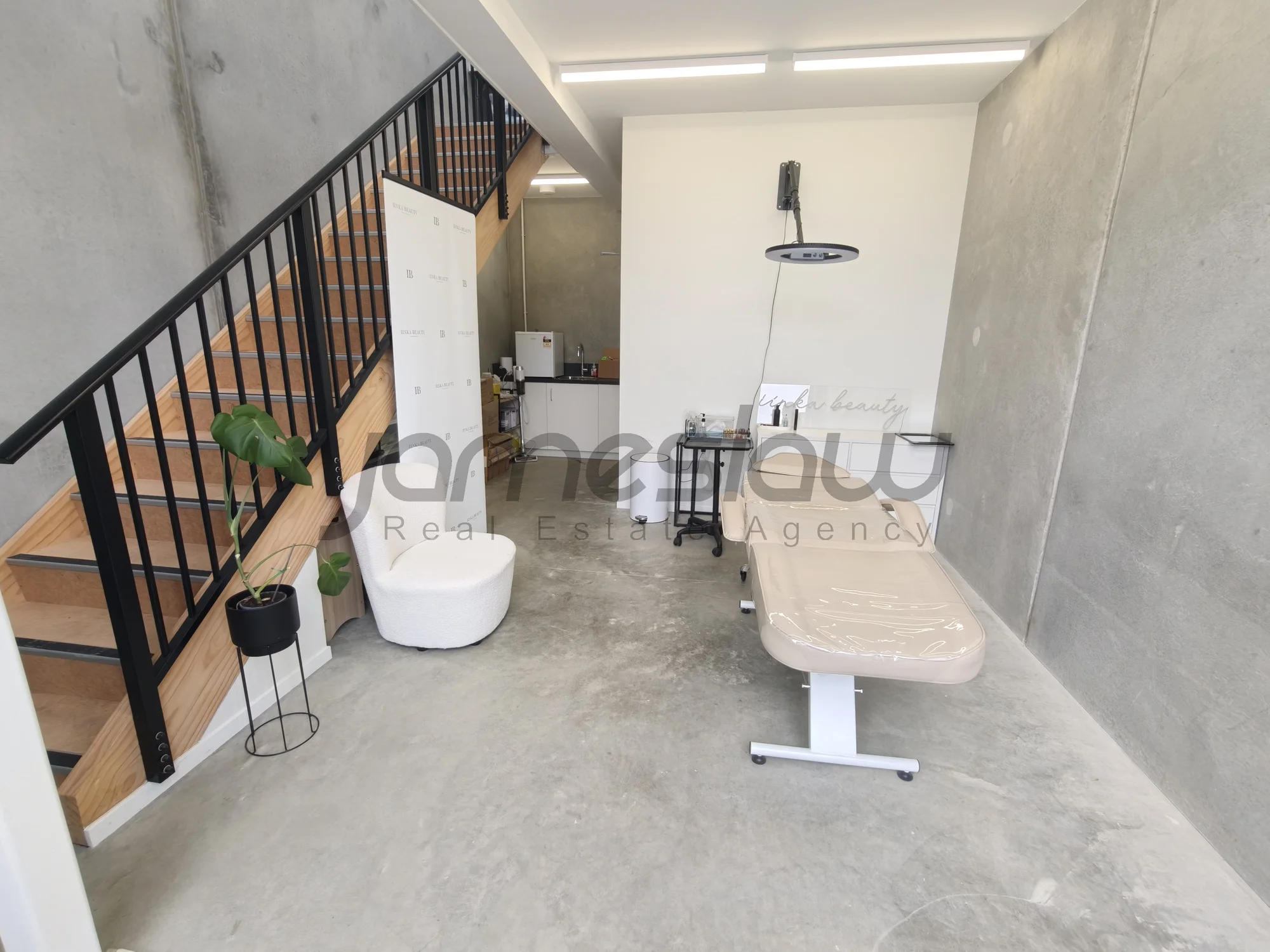 Mount Wellington Prime Mt Wellington Commercial Unit with Rent