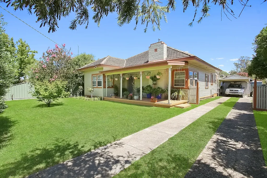 FULLY FURNISHED WEATHERBOARD HOME