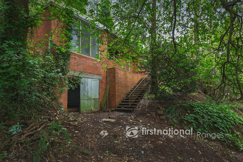 Tremont 2Zimmer Uninhabitable Brick Home. Just Over 3000 m2. Filtered Views.