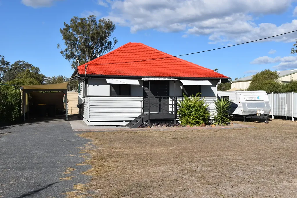 Leyburn 2房  Refurbished Cottage on 2,023m² with Rear Lane Access and Expansion Potential