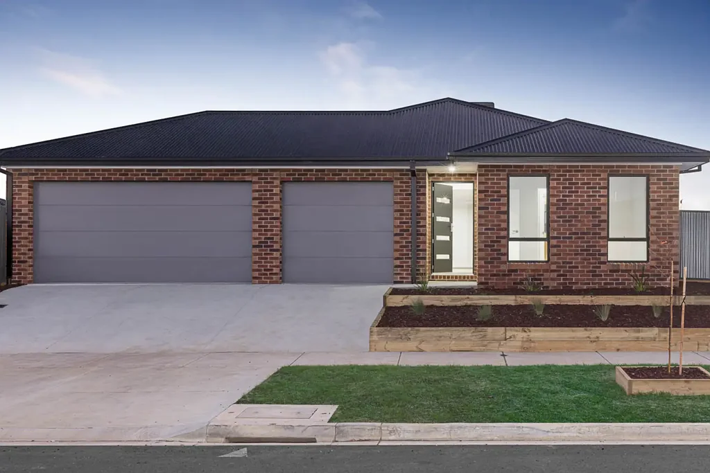 Lucas 4कमरा Modern Luxury Awaits: Stunning 4 Bed, 2 Bath Home in Lucas Estate!