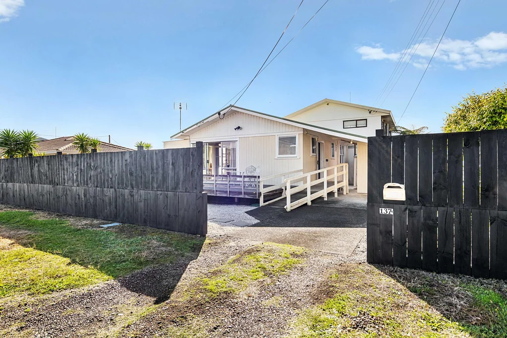 Orewa 2房  Classic Kiwi Charm, Steps to the Beach