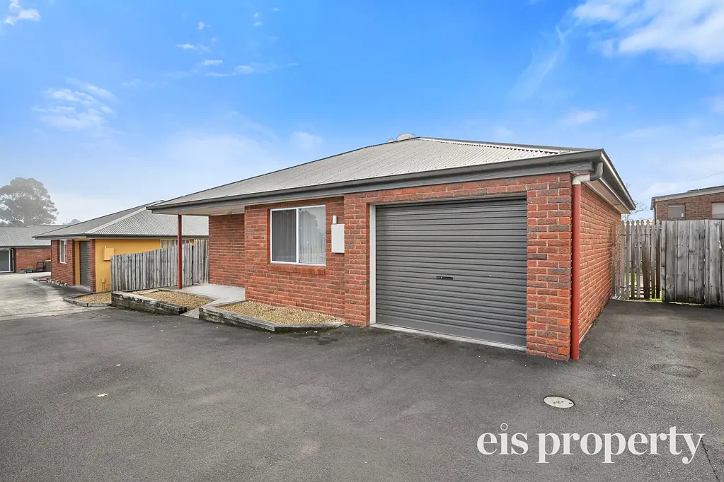 Huonville 2Habitaciones Units 1 to 4 situated in prime Location - Live In or Invest