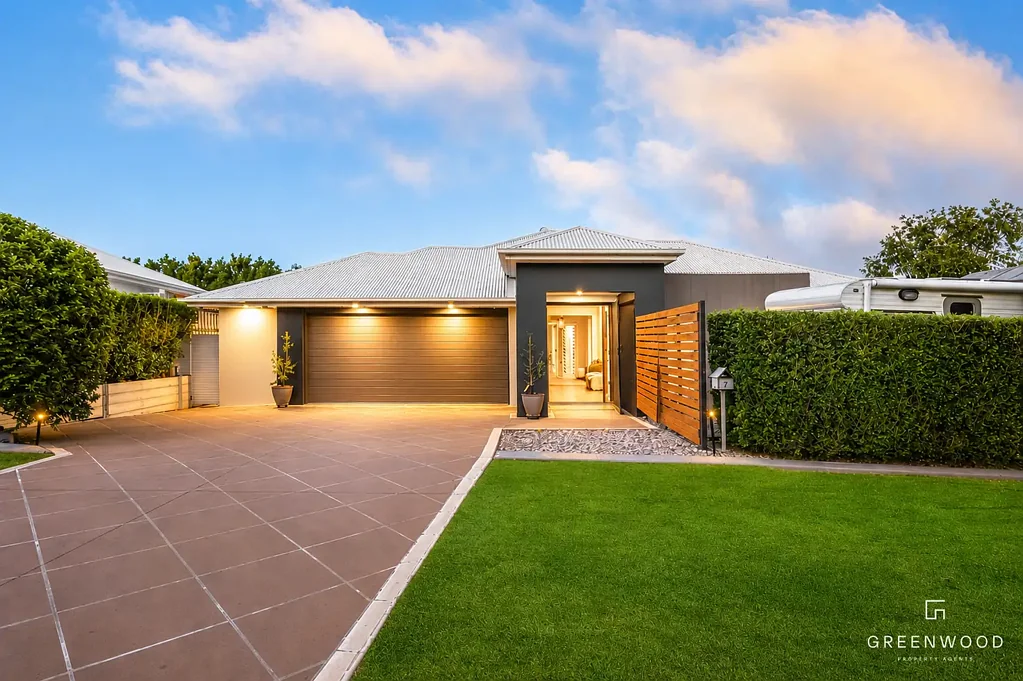 Coomera 4ห้องนอน Four Living Zones, Pool & Endless Family Space