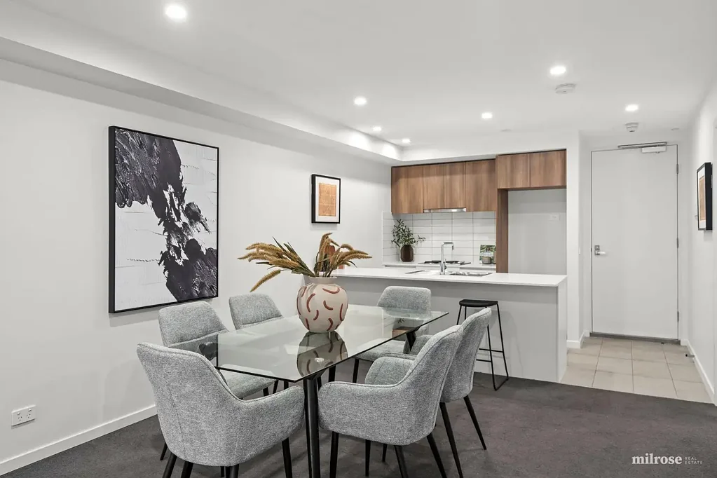 Two Bedroom Apartment in the heart of Footscray!