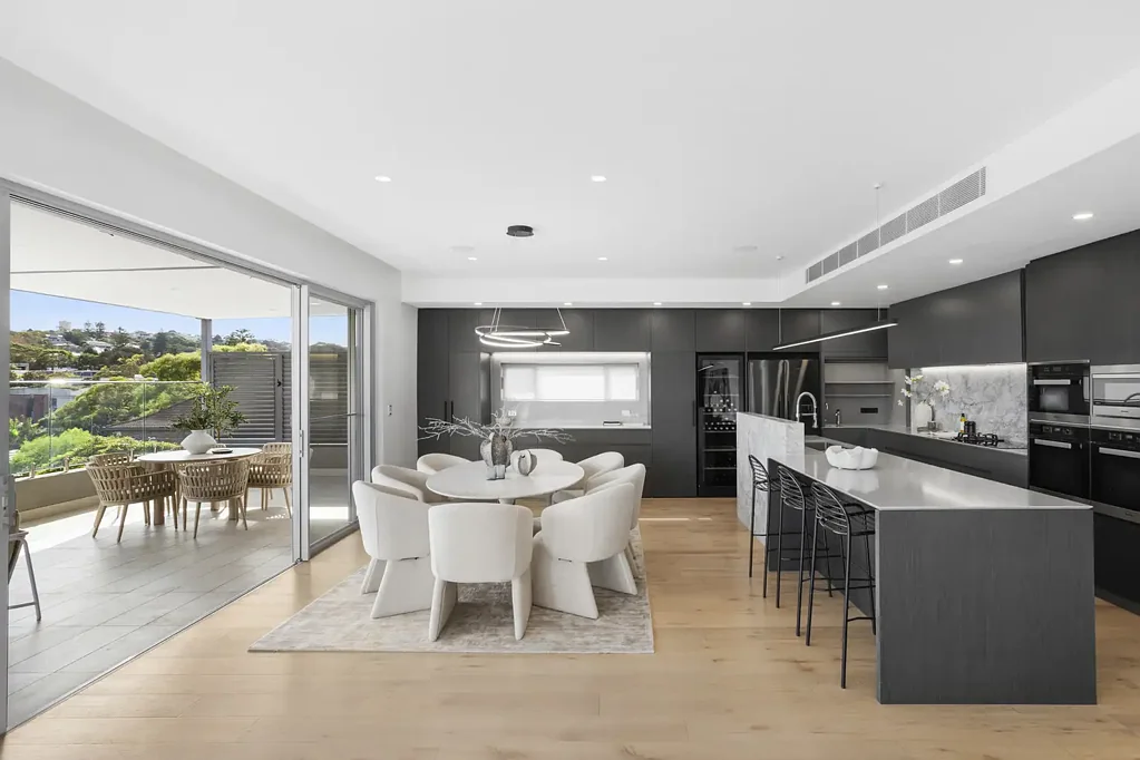 Rose Bay 3Zimmer Luxury House Sized Penthouse with Iconic Sydney Harbour Views & Lift Access 312sqm* On Title