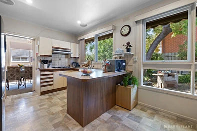 11 Murphy Road, Doncaster East, VIC 3109, 4 phòng ngủ, 2 phòng tắm, House