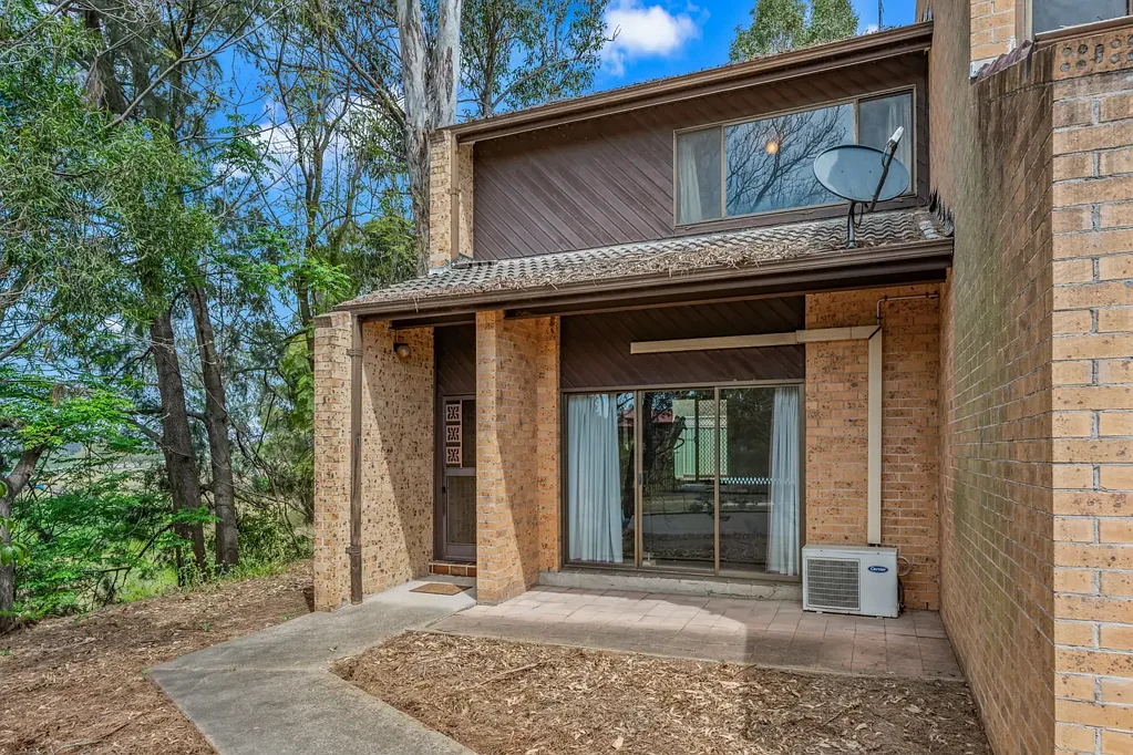 Singleton 2Kwarto Two Bedroom Townhouse Offering Immediate Returns & Future Potential!