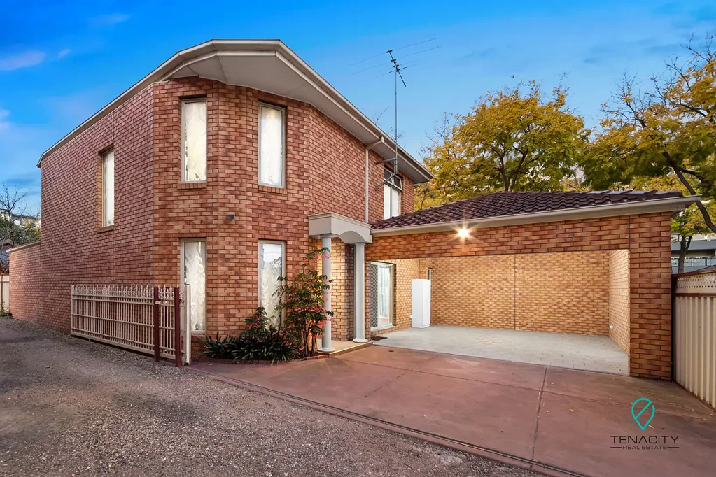Footscray 4ห้องนอน Spacious Double-Storey Living – Versatility, Quality & Position on 250m² with Laneway Access