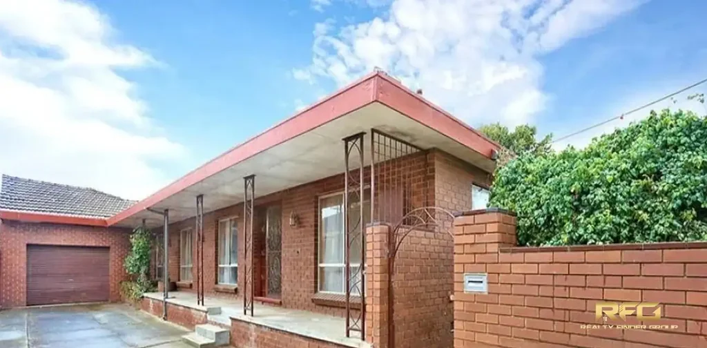 St Albans 4房 四卧宽敞卧室 现代双厨 双车库 私密后院 St Albans便捷 Luxurious Single Story Residence In Prime St Albans Location