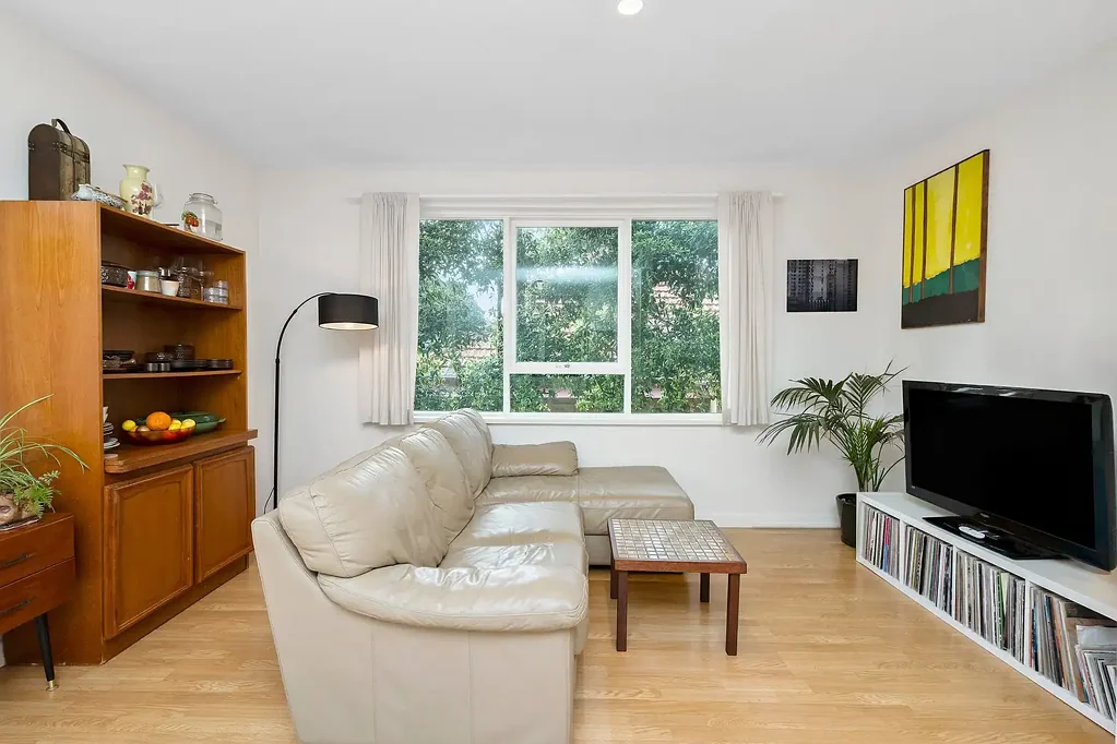 Sundrenched Modern Apartment with Leafy Aspects in Unbeatable Location!