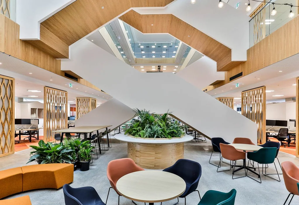 Albany NORTH SHORE'S NEWEST OFFICE BUILDING

 