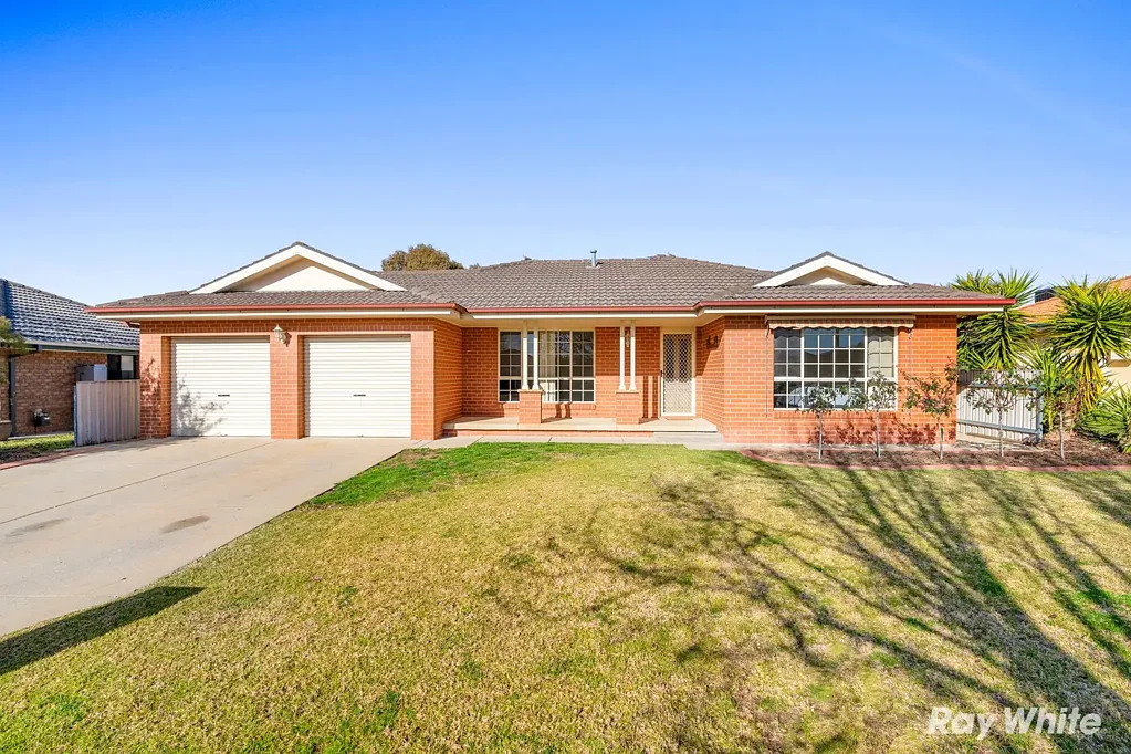 74 Yentoo Drive, Glenfield Park, NSW 2650