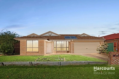Burnside 5Zimmer Endless Potential, Exceptional Space & A Prime Family Opportunity