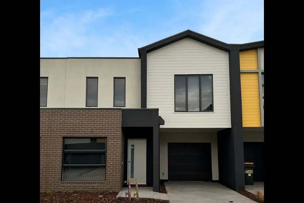 Modern Comfort in a Growing Community - 32 Lady Circuit, Thornhill Park