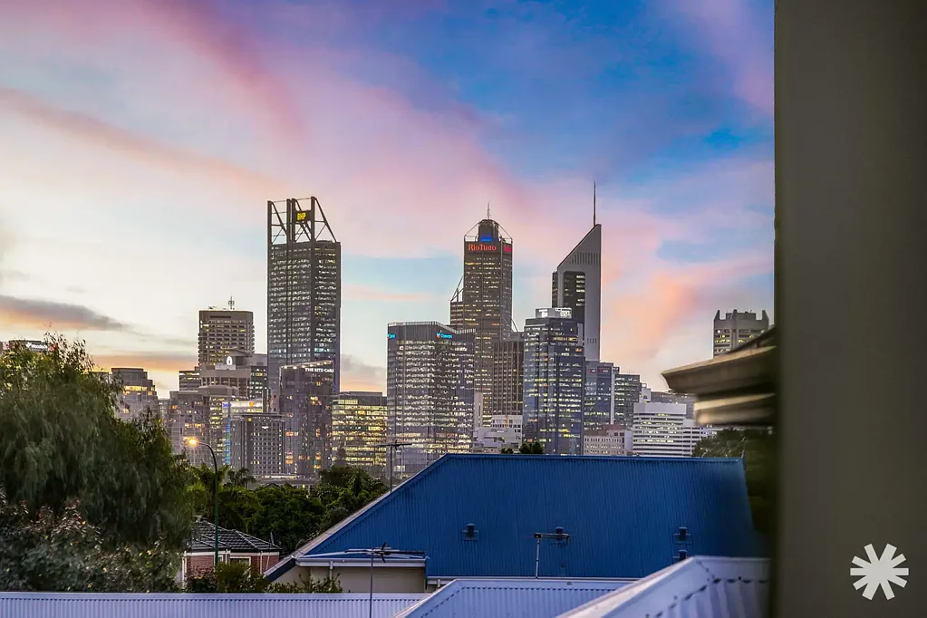 South Perth 4ਬੈੱਡਰੂਮ SOUTH PERTH FAMILY HOME