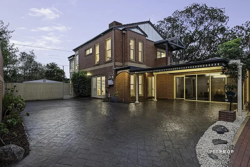 Northcote 8બેડરૂમ Exceptional Investment & Lifestyle Opportunity